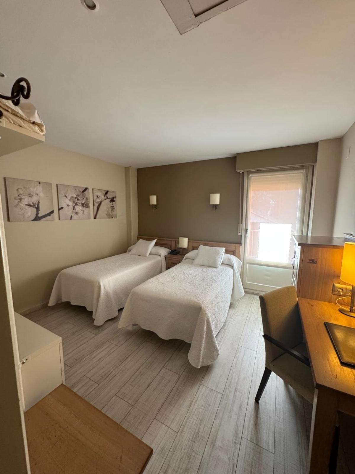 Hotel Alda A Boira Jaca Esterno foto