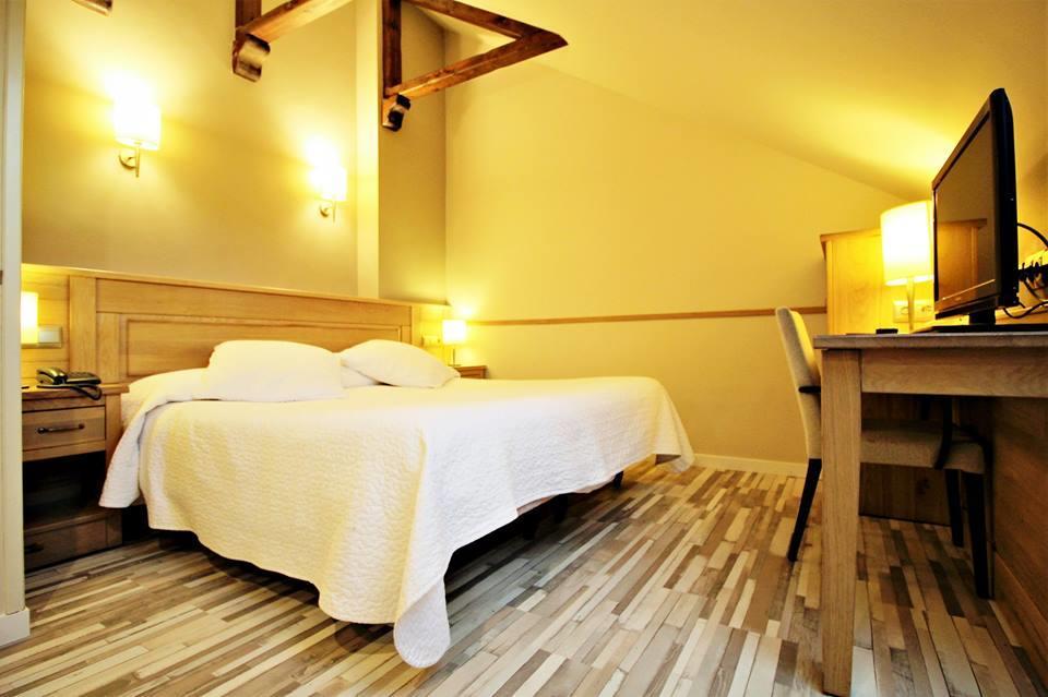 Hotel Alda A Boira Jaca Esterno foto