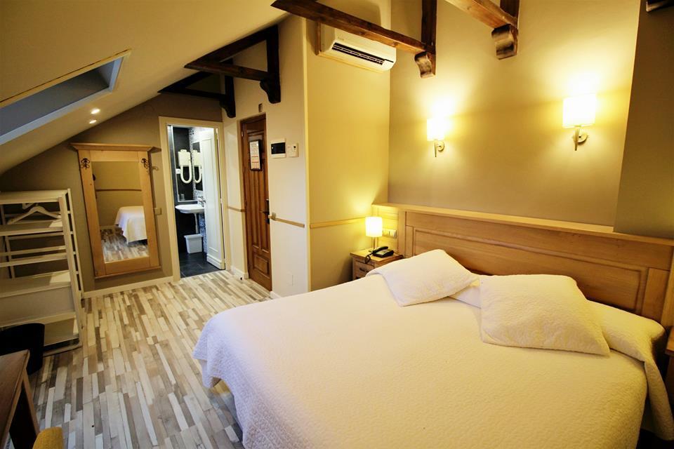 Hotel Alda A Boira Jaca Esterno foto