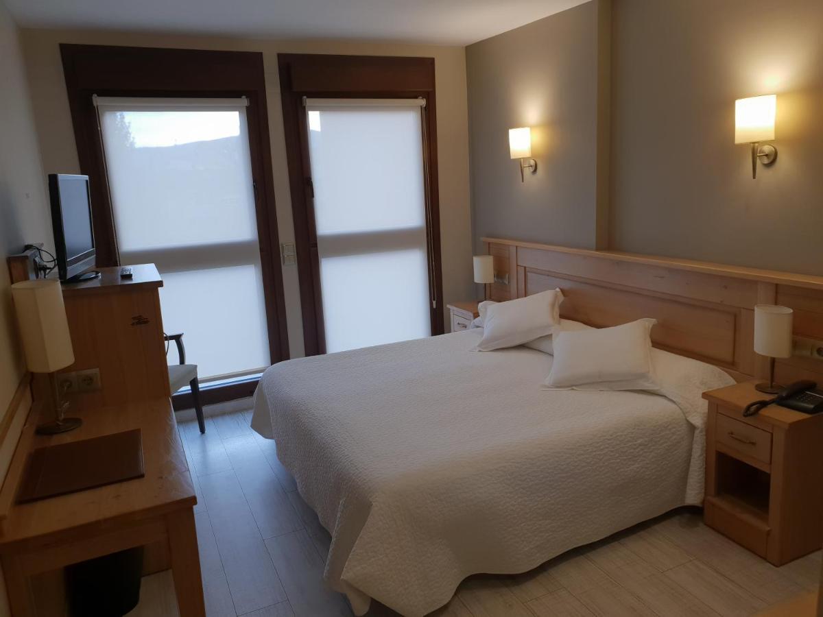 Hotel Alda A Boira Jaca Esterno foto