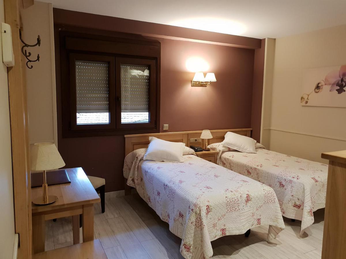 Hotel Alda A Boira Jaca Esterno foto