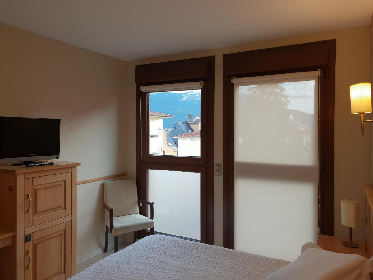 Hotel Alda A Boira Jaca Esterno foto