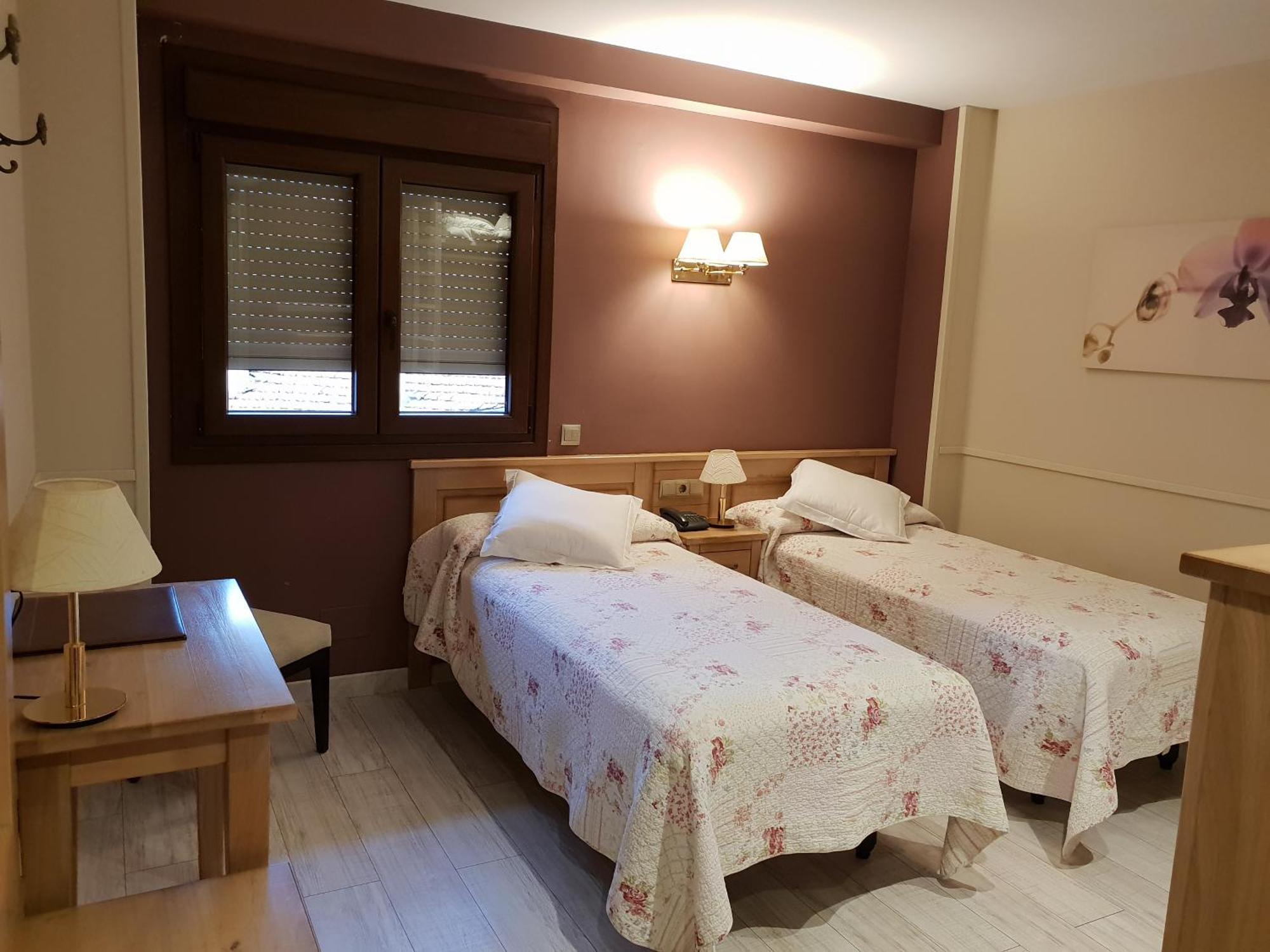 Hotel Alda A Boira Jaca Esterno foto